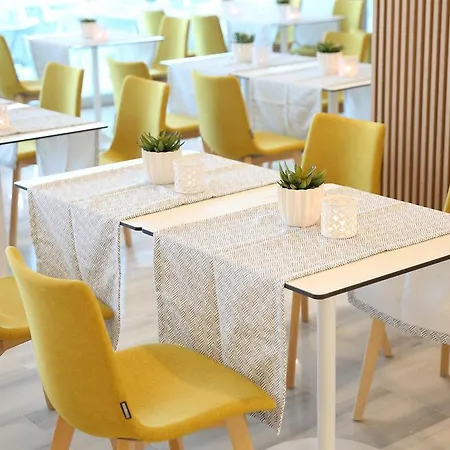 Готель Santa Monica 4*