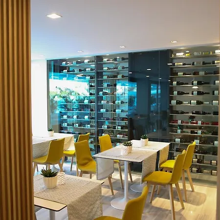 Готель Santa Monica